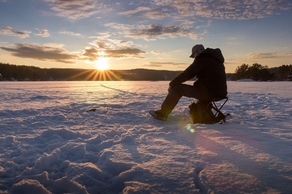 What is the Best Lithium Battery for Ice Fishing, and How to Set Up Your Site
